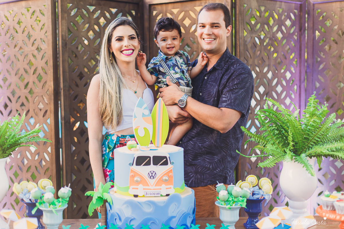 festa de aniversário tema Praia, festa de aniversário em Ponta da Fruta, Vila Velha ES, aniversário no quintal de casa, festa de menino, filho único, look lindo para aniversário durante o dia, aniversariante com look Zara, Shopping Vila Velha, tema Praia