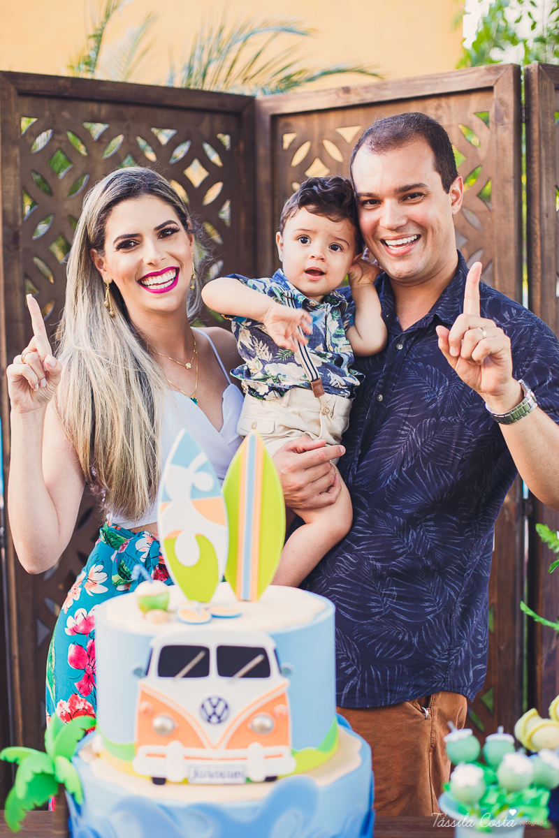 festa de aniversário tema Praia, festa de aniversário em Ponta da Fruta, Vila Velha ES, aniversário no quintal de casa, festa de menino, filho único, look lindo para aniversário durante o dia, aniversariante com look Zara, Shopping Vila Velha, tema Praia