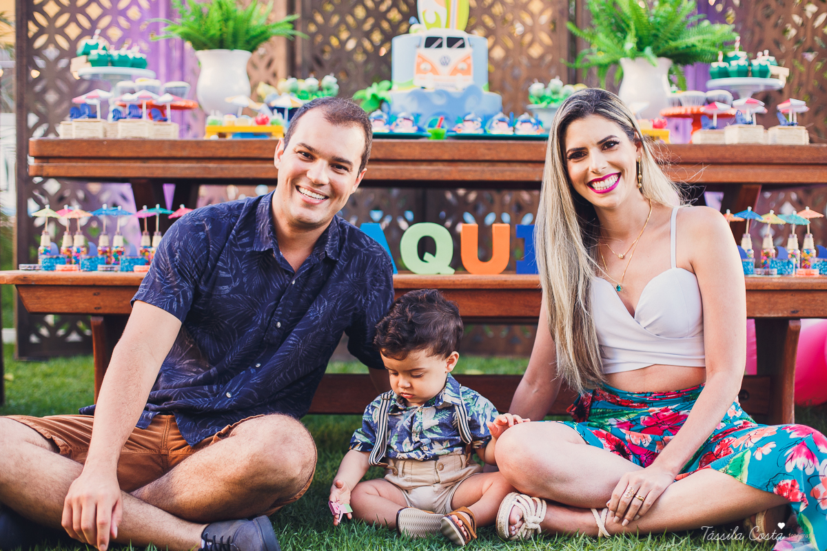 festa de aniversário tema Praia, festa de aniversário em Ponta da Fruta, Vila Velha ES, aniversário no quintal de casa, festa de menino, filho único, look lindo para aniversário durante o dia, aniversariante com look Zara, Shopping Vila Velha, tema Praia