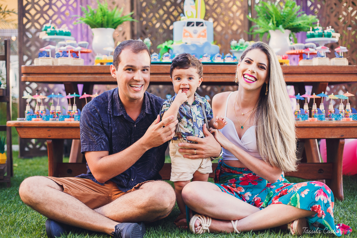 festa de aniversário tema Praia, festa de aniversário em Ponta da Fruta, Vila Velha ES, aniversário no quintal de casa, festa de menino, filho único, look lindo para aniversário durante o dia, aniversariante com look Zara, Shopping Vila Velha, tema Praia