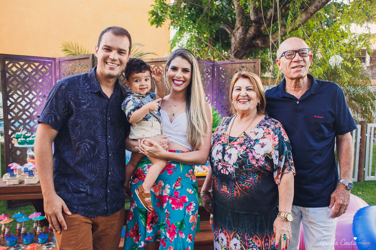 festa de aniversário tema Praia, festa de aniversário em Ponta da Fruta, Vila Velha ES, aniversário no quintal de casa, festa de menino, filho único, look lindo para aniversário durante o dia, aniversariante com look Zara, Shopping Vila Velha, tema Praia