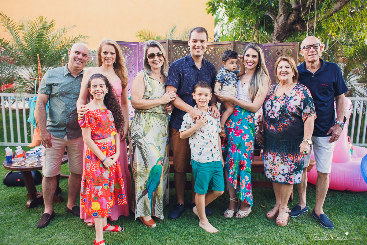 festa de aniversário tema Praia, festa de aniversário em Ponta da Fruta, Vila Velha ES, aniversário no quintal de casa, festa de menino, filho único, look lindo para aniversário durante o dia, aniversariante com look Zara, Shopping Vila Velha, tema Praia