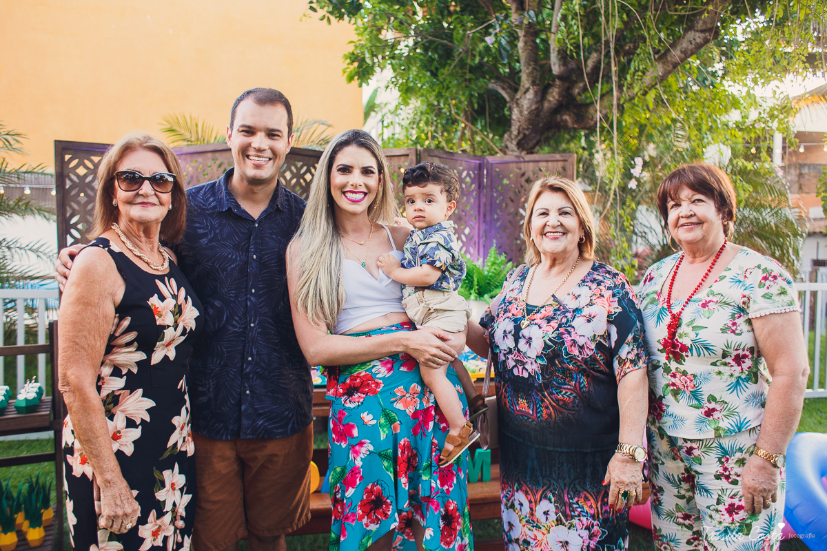 festa de aniversário tema Praia, festa de aniversário em Ponta da Fruta, Vila Velha ES, aniversário no quintal de casa, festa de menino, filho único, look lindo para aniversário durante o dia, aniversariante com look Zara, Shopping Vila Velha, tema Praia