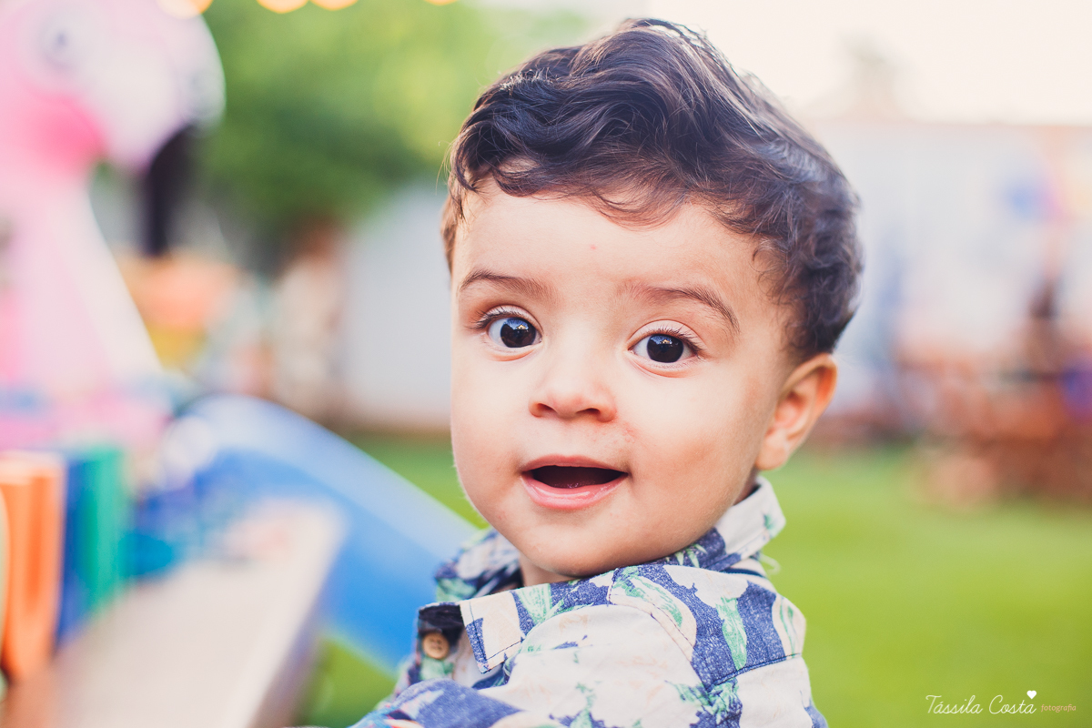 festa de aniversário tema Praia, festa de aniversário em Ponta da Fruta, Vila Velha ES, aniversário no quintal de casa, festa de menino, filho único, look lindo para aniversário durante o dia, aniversariante com look Zara, Shopping Vila Velha, tema Praia