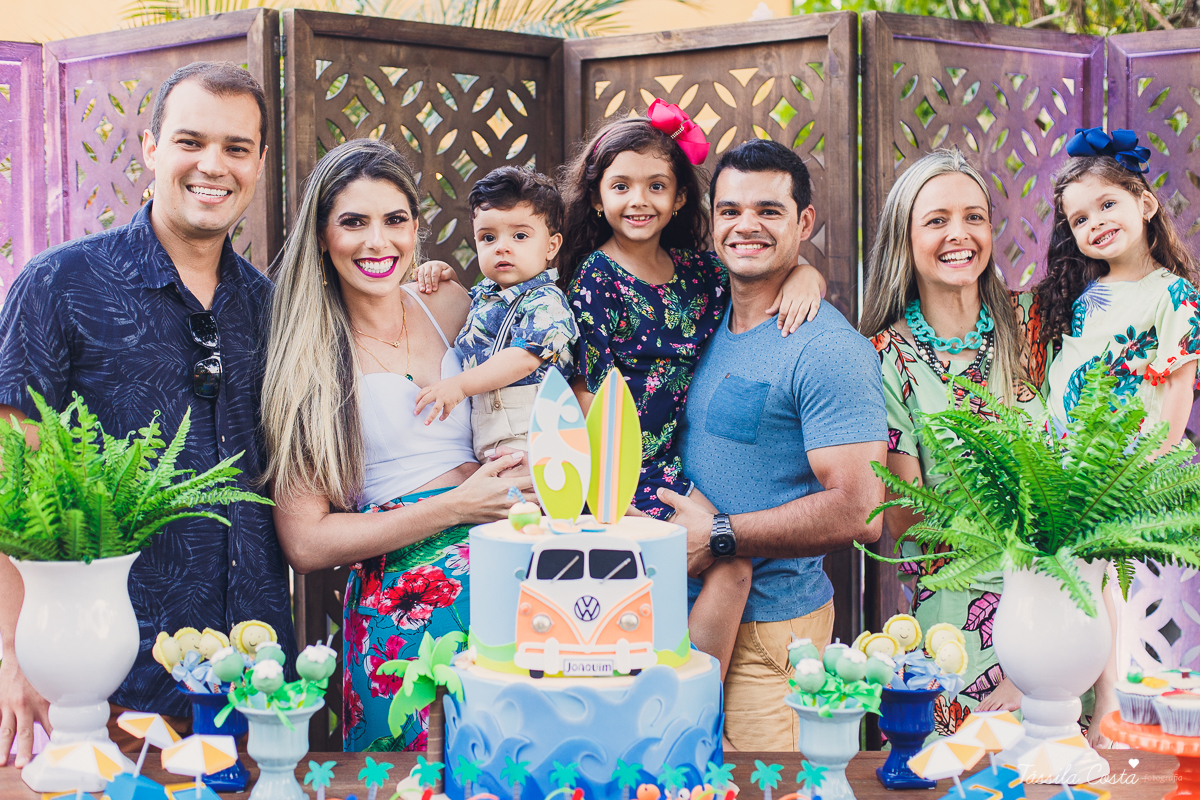 festa de aniversário tema Praia, festa de aniversário em Ponta da Fruta, Vila Velha ES, aniversário no quintal de casa, festa de menino, filho único, look lindo para aniversário durante o dia, aniversariante com look Zara, Shopping Vila Velha, tema Praia