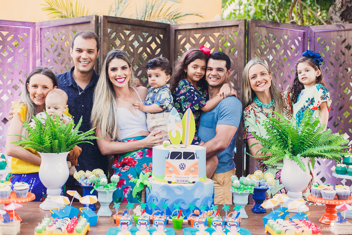 festa de aniversário tema Praia, festa de aniversário em Ponta da Fruta, Vila Velha ES, aniversário no quintal de casa, festa de menino, filho único, look lindo para aniversário durante o dia, aniversariante com look Zara, Shopping Vila Velha, tema Praia