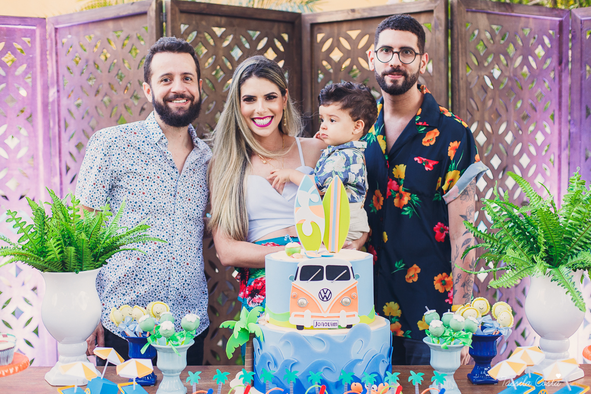 festa de aniversário tema Praia, festa de aniversário em Ponta da Fruta, Vila Velha ES, aniversário no quintal de casa, festa de menino, filho único, look lindo para aniversário durante o dia, aniversariante com look Zara, Shopping Vila Velha, tema Praia