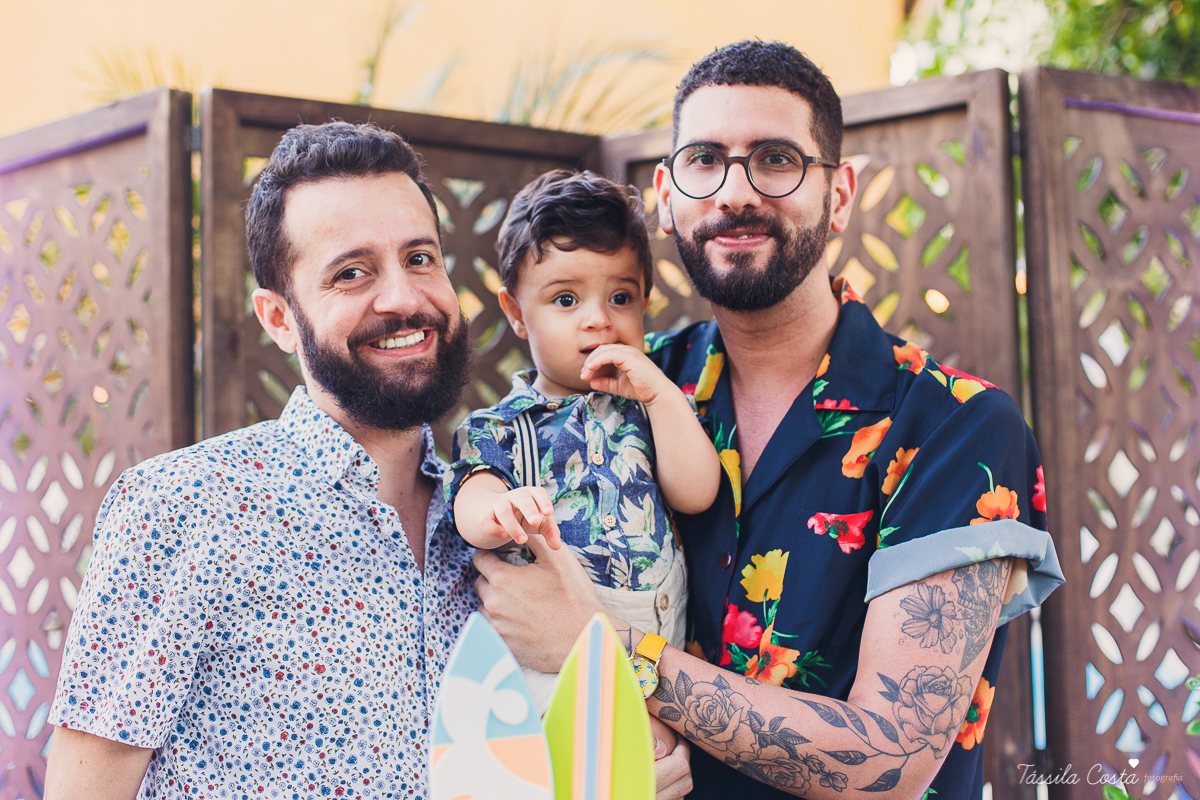 festa de aniversário tema Praia, festa de aniversário em Ponta da Fruta, Vila Velha ES, aniversário no quintal de casa, festa de menino, filho único, look lindo para aniversário durante o dia, aniversariante com look Zara, Shopping Vila Velha, tema Praia