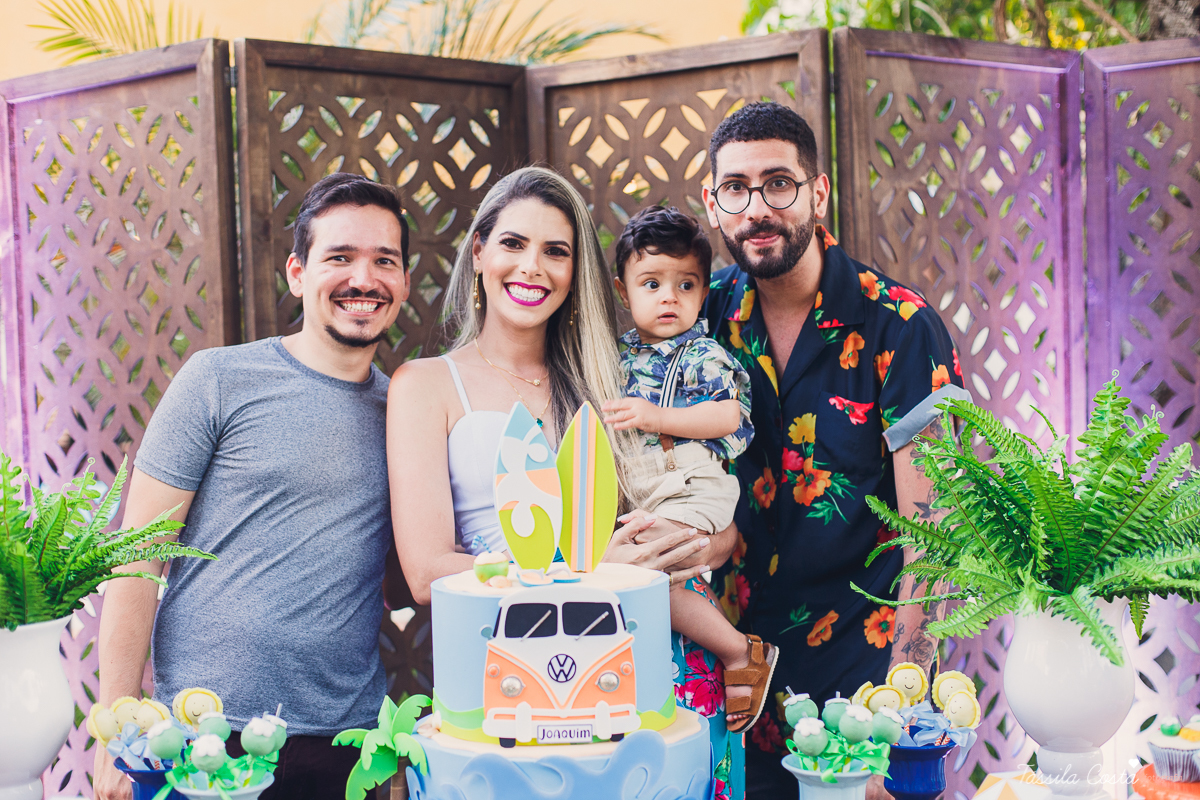 festa de aniversário tema Praia, festa de aniversário em Ponta da Fruta, Vila Velha ES, aniversário no quintal de casa, festa de menino, filho único, look lindo para aniversário durante o dia, aniversariante com look Zara, Shopping Vila Velha, tema Praia