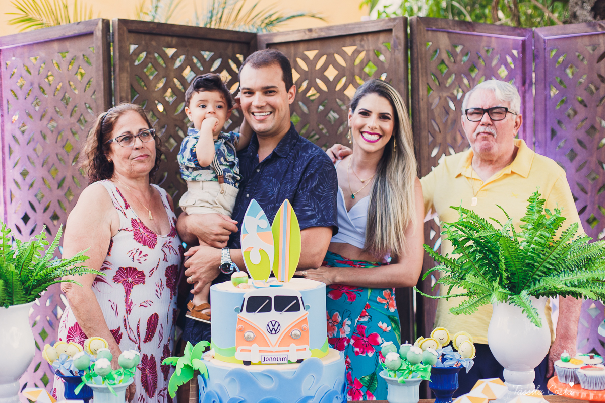 festa de aniversário tema Praia, festa de aniversário em Ponta da Fruta, Vila Velha ES, aniversário no quintal de casa, festa de menino, filho único, look lindo para aniversário durante o dia, aniversariante com look Zara, Shopping Vila Velha, tema Praia