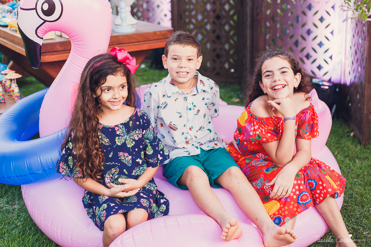 festa de aniversário tema Praia, festa de aniversário em Ponta da Fruta, Vila Velha ES, aniversário no quintal de casa, festa de menino, filho único, look lindo para aniversário durante o dia, aniversariante com look Zara, Shopping Vila Velha, tema Praia