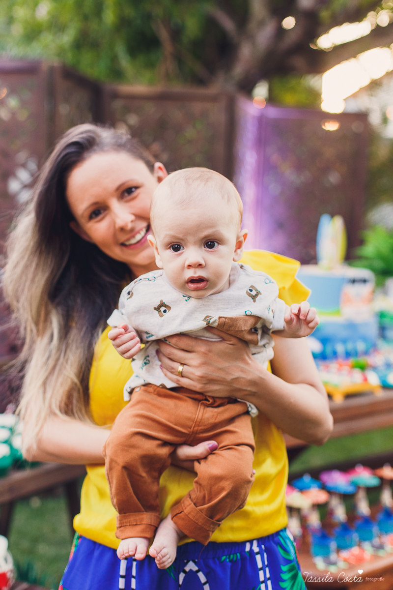festa de aniversário tema Praia, festa de aniversário em Ponta da Fruta, Vila Velha ES, aniversário no quintal de casa, festa de menino, filho único, look lindo para aniversário durante o dia, aniversariante com look Zara, Shopping Vila Velha, tema Praia