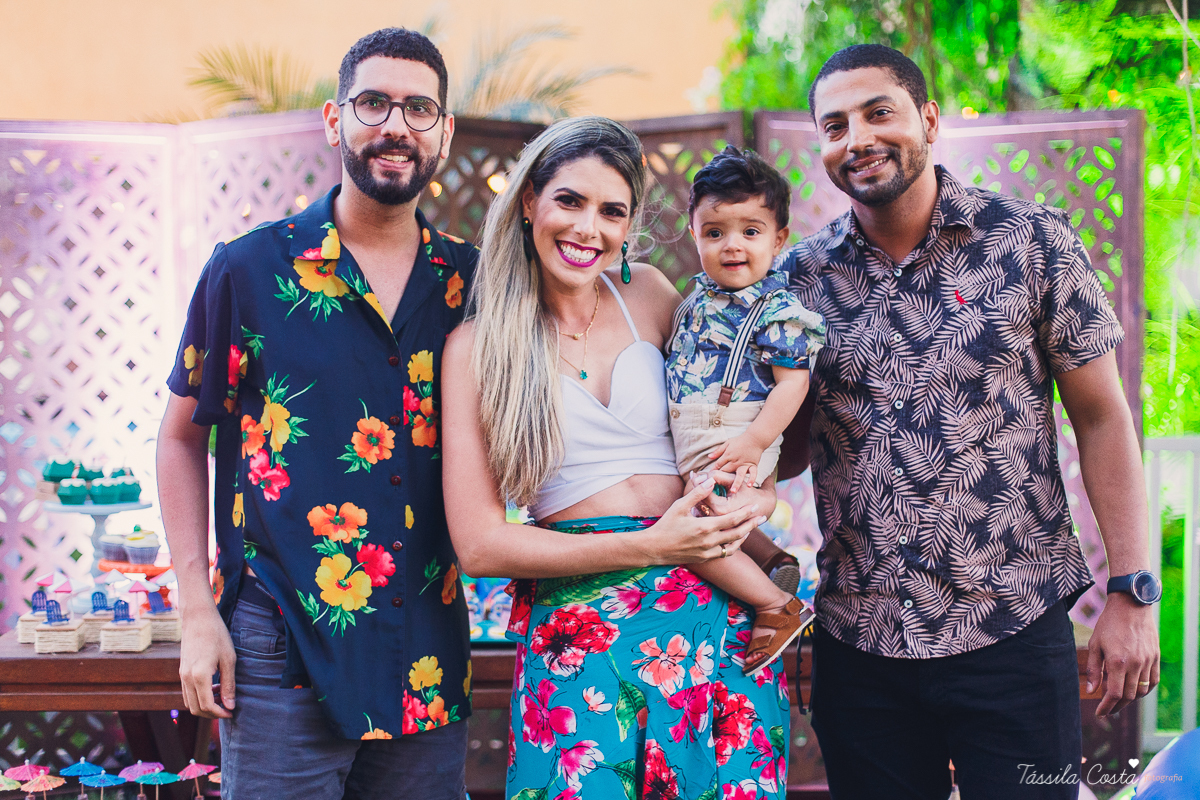 festa de aniversário tema Praia, festa de aniversário em Ponta da Fruta, Vila Velha ES, aniversário no quintal de casa, festa de menino, filho único, look lindo para aniversário durante o dia, aniversariante com look Zara, Shopping Vila Velha, tema Praia