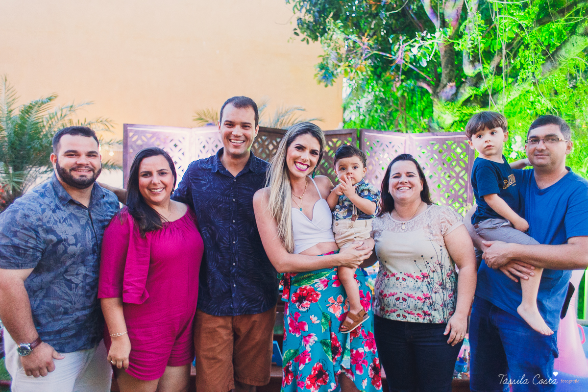 festa de aniversário tema Praia, festa de aniversário em Ponta da Fruta, Vila Velha ES, aniversário no quintal de casa, festa de menino, filho único, look lindo para aniversário durante o dia, aniversariante com look Zara, Shopping Vila Velha, tema Praia