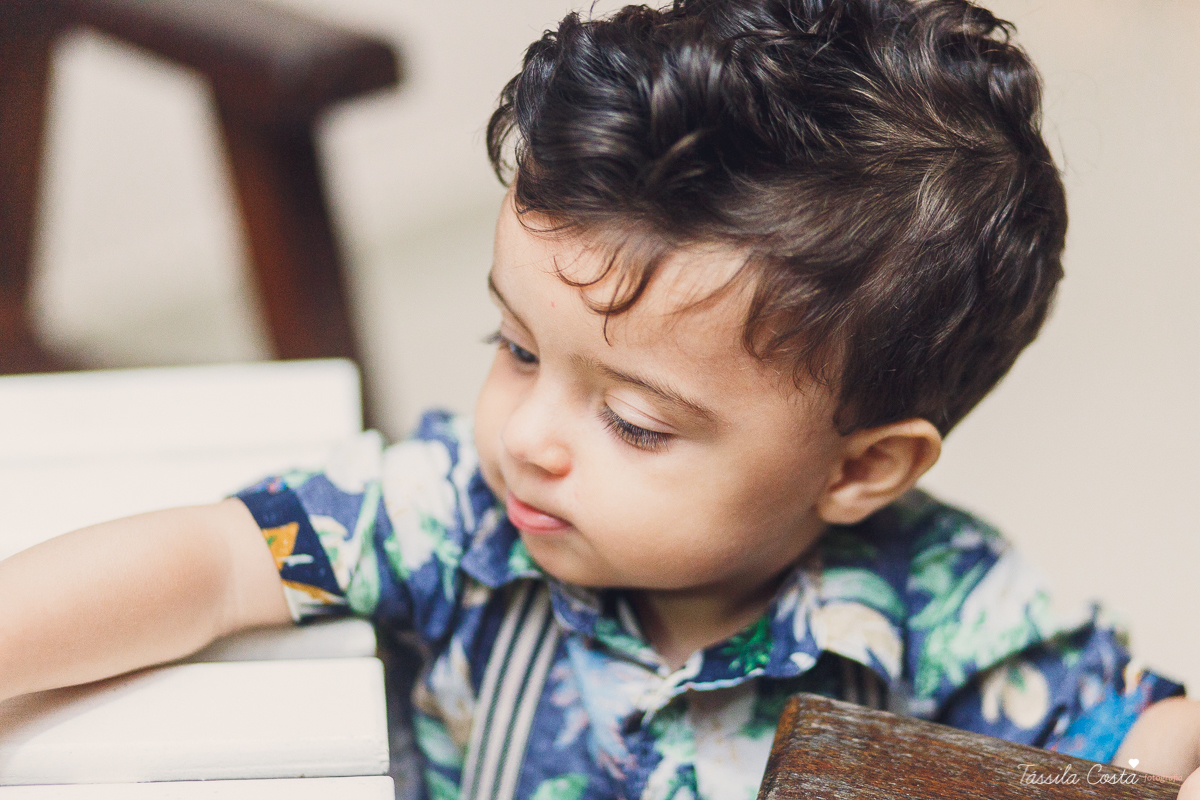 festa de aniversário tema Praia, festa de aniversário em Ponta da Fruta, Vila Velha ES, aniversário no quintal de casa, festa de menino, filho único, look lindo para aniversário durante o dia, aniversariante com look Zara, Shopping Vila Velha, tema Praia
