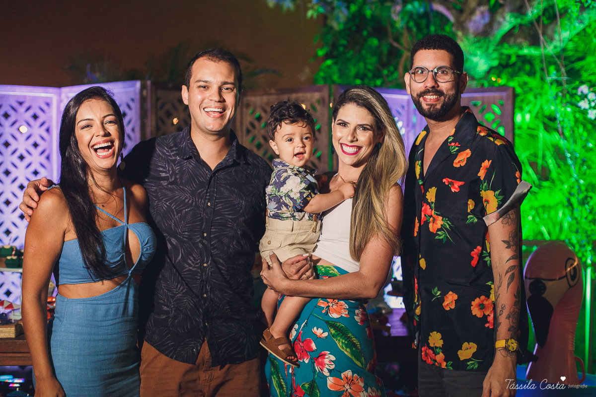 festa de aniversário tema Praia, festa de aniversário em Ponta da Fruta, Vila Velha ES, aniversário no quintal de casa, festa de menino, filho único, look lindo para aniversário durante o dia, aniversariante com look Zara, Shopping Vila Velha, tema Praia