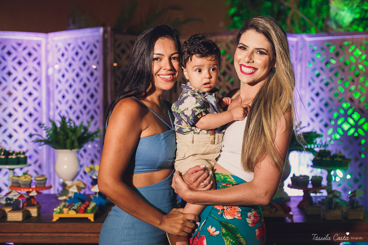 festa de aniversário tema Praia, festa de aniversário em Ponta da Fruta, Vila Velha ES, aniversário no quintal de casa, festa de menino, filho único, look lindo para aniversário durante o dia, aniversariante com look Zara, Shopping Vila Velha, tema Praia