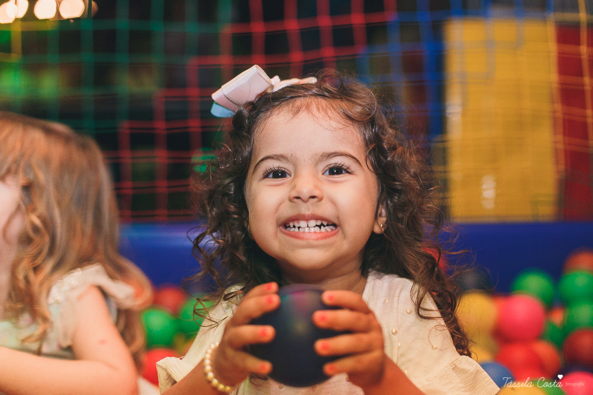 festa de aniversário tema Praia, festa de aniversário em Ponta da Fruta, Vila Velha ES, aniversário no quintal de casa, festa de menino, filho único, look lindo para aniversário durante o dia, aniversariante com look Zara, Shopping Vila Velha, tema Praia