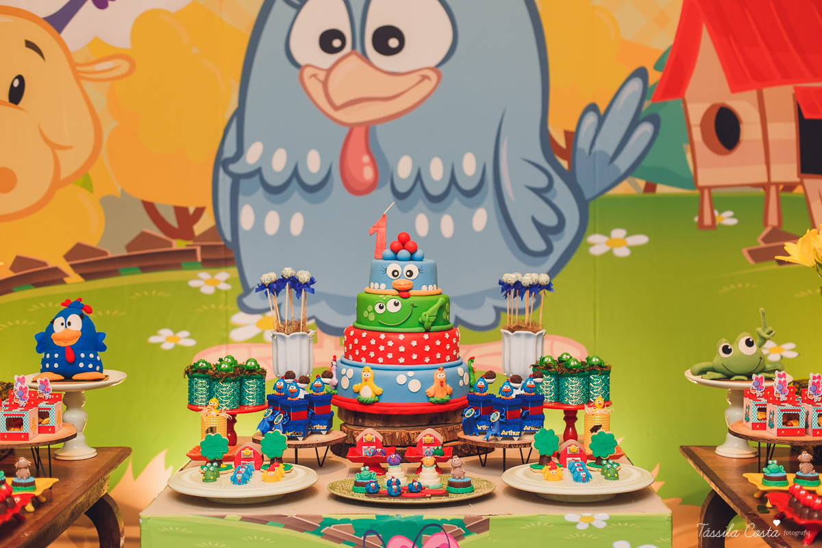 fotografia de festa infantil. no Cerimonial O Mais Legal, em Vitória, Bairro de Fátima, festa de menino, decoração da Galinha Pintadinha, do Cerimonial O Mais Legal, fotos lindas de aniversário infantil em Vitória ES, o que vestir no aniversário do filho