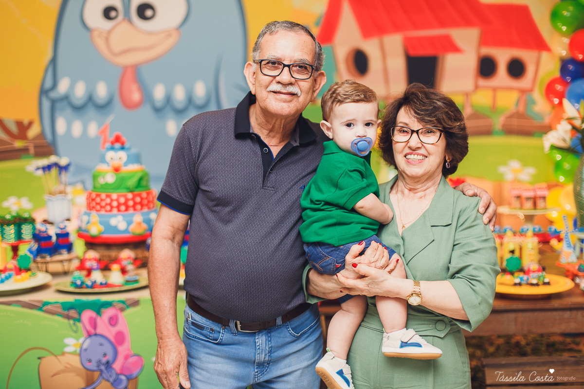 fotografia de festa infantil. no Cerimonial O Mais Legal, em Vitória, Bairro de Fátima, festa de menino, decoração da Galinha Pintadinha, do Cerimonial O Mais Legal, fotos lindas de aniversário infantil em Vitória ES, o que vestir no aniversário do filho