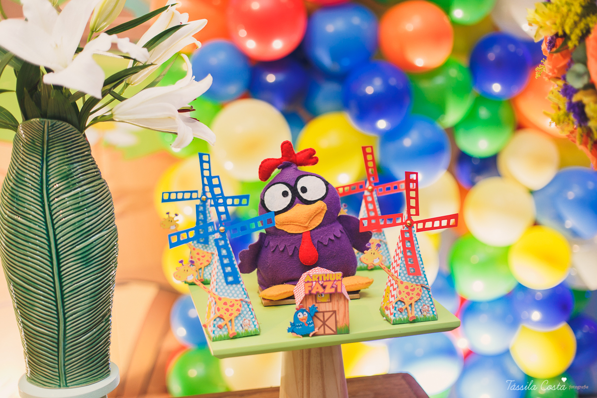 fotografia de festa infantil. no Cerimonial O Mais Legal, em Vitória, Bairro de Fátima, festa de menino, decoração da Galinha Pintadinha, do Cerimonial O Mais Legal, fotos lindas de aniversário infantil em Vitória ES, o que vestir no aniversário do filho