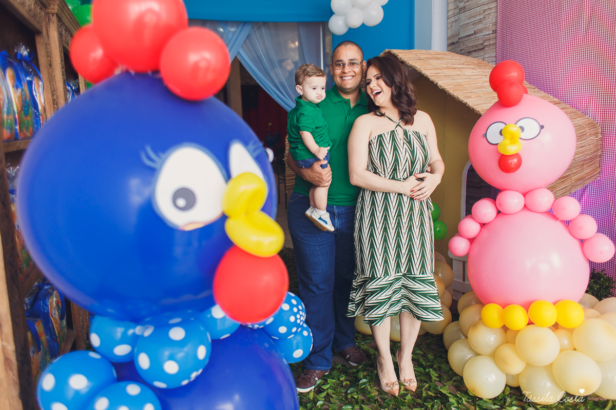 fotografia de festa infantil. no Cerimonial O Mais Legal, em Vitória, Bairro de Fátima, festa de menino, decoração da Galinha Pintadinha, do Cerimonial O Mais Legal, fotos lindas de aniversário infantil em Vitória ES, o que vestir no aniversário do filho