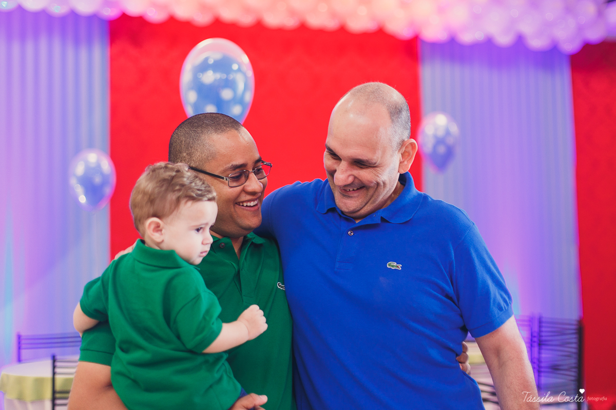 fotografia de festa infantil. no Cerimonial O Mais Legal, em Vitória, Bairro de Fátima, festa de menino, decoração da Galinha Pintadinha, do Cerimonial O Mais Legal, fotos lindas de aniversário infantil em Vitória ES, o que vestir no aniversário do filho