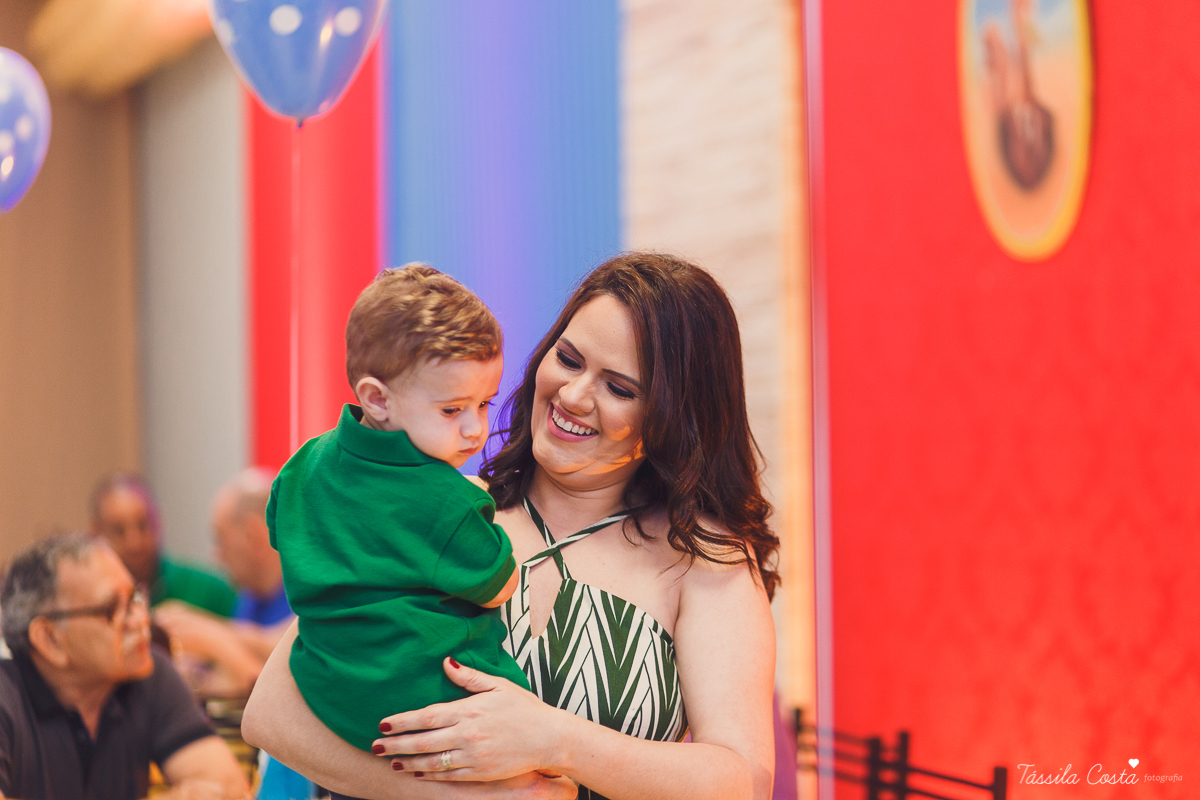 fotografia de festa infantil. no Cerimonial O Mais Legal, em Vitória, Bairro de Fátima, festa de menino, decoração da Galinha Pintadinha, do Cerimonial O Mais Legal, fotos lindas de aniversário infantil em Vitória ES, o que vestir no aniversário do filho