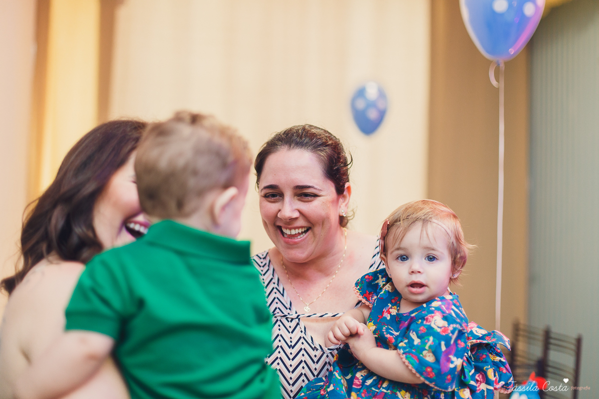 fotografia de festa infantil. no Cerimonial O Mais Legal, em Vitória, Bairro de Fátima, festa de menino, decoração da Galinha Pintadinha, do Cerimonial O Mais Legal, fotos lindas de aniversário infantil em Vitória ES, o que vestir no aniversário do filho