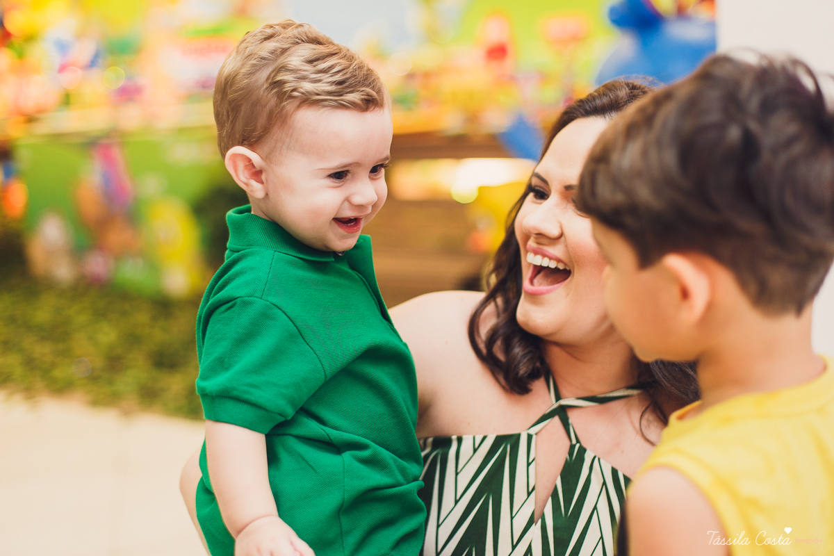 fotografia de festa infantil. no Cerimonial O Mais Legal, em Vitória, Bairro de Fátima, festa de menino, decoração da Galinha Pintadinha, do Cerimonial O Mais Legal, fotos lindas de aniversário infantil em Vitória ES, o que vestir no aniversário do filho