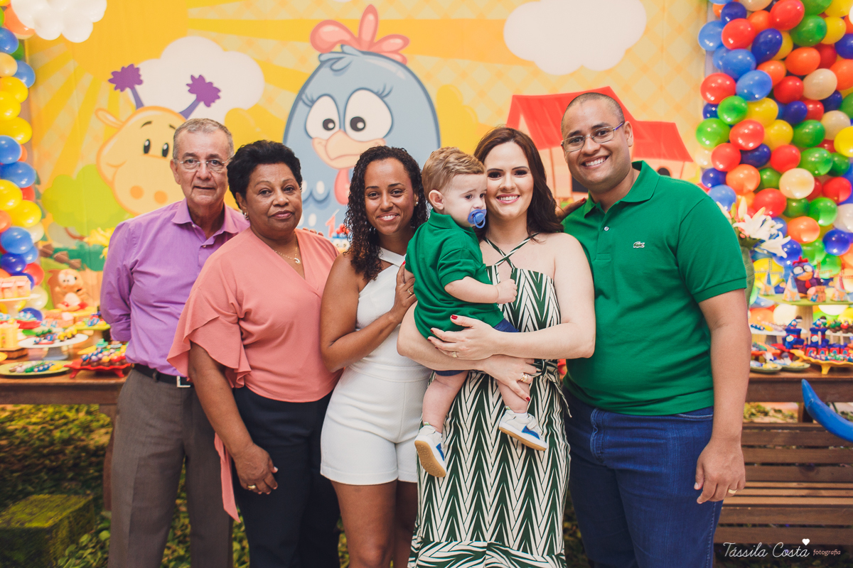 fotografia de festa infantil. no Cerimonial O Mais Legal, em Vitória, Bairro de Fátima, festa de menino, decoração da Galinha Pintadinha, do Cerimonial O Mais Legal, fotos lindas de aniversário infantil em Vitória ES, o que vestir no aniverfsário do filho