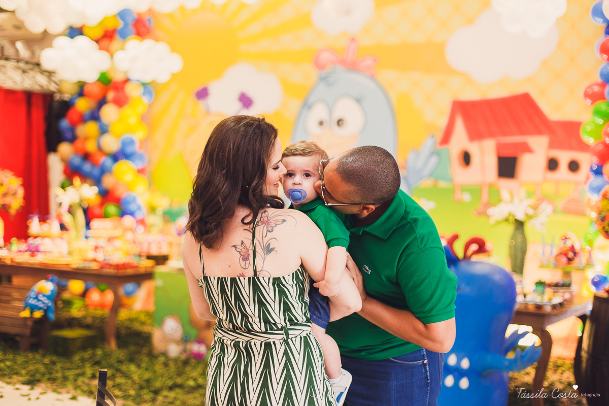 fotografia de festa infantil. no Cerimonial O Mais Legal, em Vitória, Bairro de Fátima, festa de menino, decoração da Galinha Pintadinha, do Cerimonial O Mais Legal, fotos lindas de aniversário infantil em Vitória ES, o que vestir no aniversário do filho