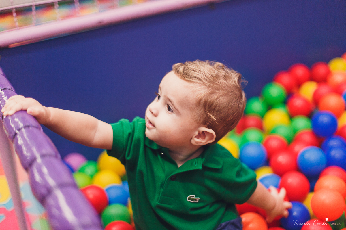 fotografia de festa infantil. no Cerimonial O Mais Legal, em Vitória, Bairro de Fátima, festa de menino, decoração da Galinha Pintadinha, do Cerimonial O Mais Legal, fotos lindas de aniversário infantil em Vitória ES, o que vestir no aniversário do filho