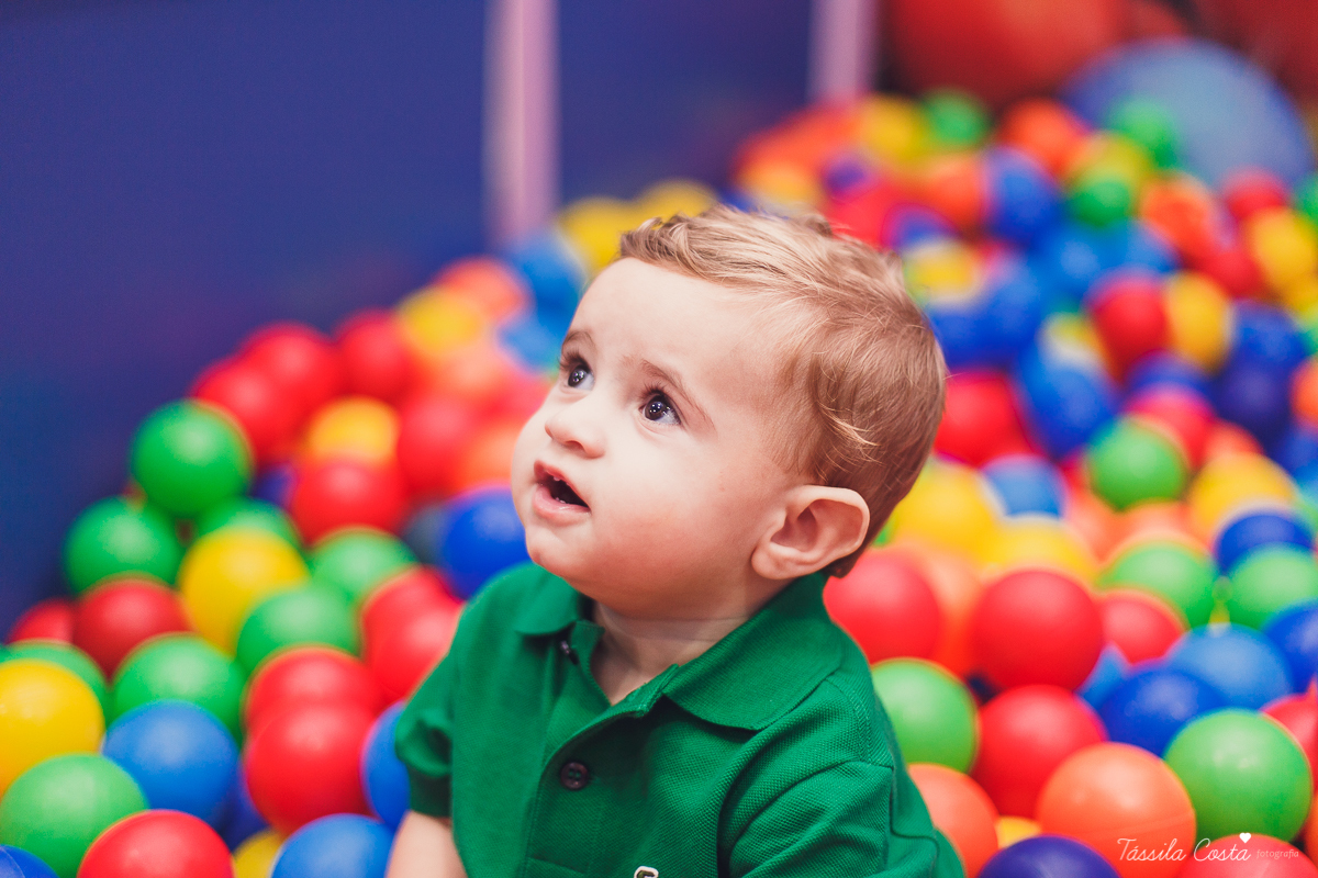 fotografia de festa infantil. no Cerimonial O Mais Legal, em Vitória, Bairro de Fátima, festa de menino, decoração da Galinha Pintadinha, do Cerimonial O Mais Legal, fotos lindas de aniversário infantil em Vitória ES, o que vestir no aniversário do filho