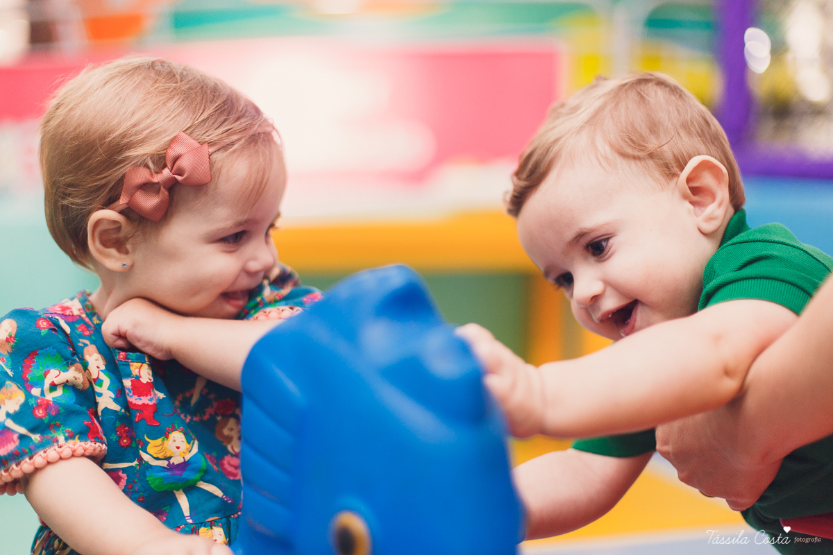 fotografia de festa infantil. no Cerimonial O Mais Legal, em Vitória, Bairro de Fátima, festa de menino, decoração da Galinha Pintadinha, do Cerimonial O Mais Legal, fotos lindas de aniversário infantil em Vitória ES, o que vestir no aniversário do filho