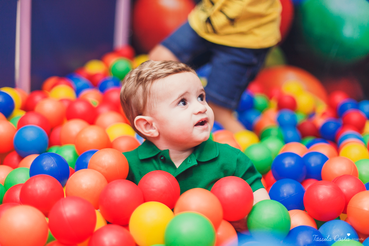 fotografia de festa infantil. no Cerimonial O Mais Legal, em Vitória, Bairro de Fátima, festa de menino, decoração da Galinha Pintadinha, do Cerimonial O Mais Legal, fotos lindas de aniversário infantil em Vitória ES, o que vestir no aniversário do filho