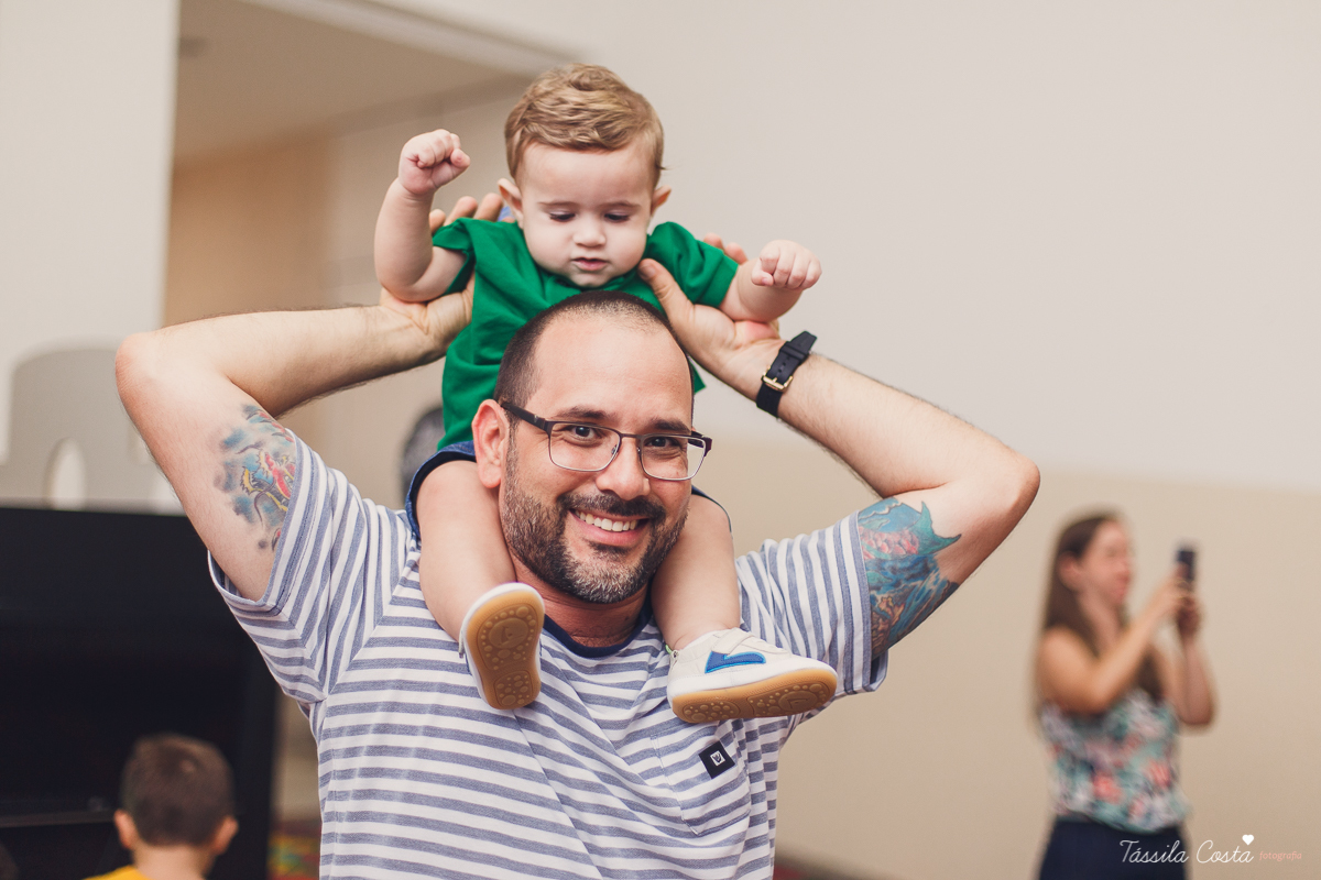 fotografia de festa infantil. no Cerimonial O Mais Legal, em Vitória, Bairro de Fátima, festa de menino, decoração da Galinha Pintadinha, do Cerimonial O Mais Legal, fotos lindas de aniversário infantil em Vitória ES, o que vestir no aniversário do filho