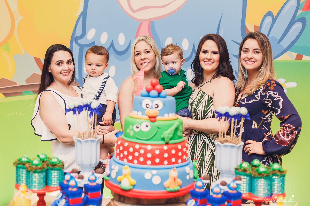 fotografia de festa infantil. no Cerimonial O Mais Legal, em Vitória, Bairro de Fátima, festa de menino, decoração da Galinha Pintadinha, do Cerimonial O Mais Legal, fotos lindas de aniversário infantil em Vitória ES, o que vestir no aniversário do filho