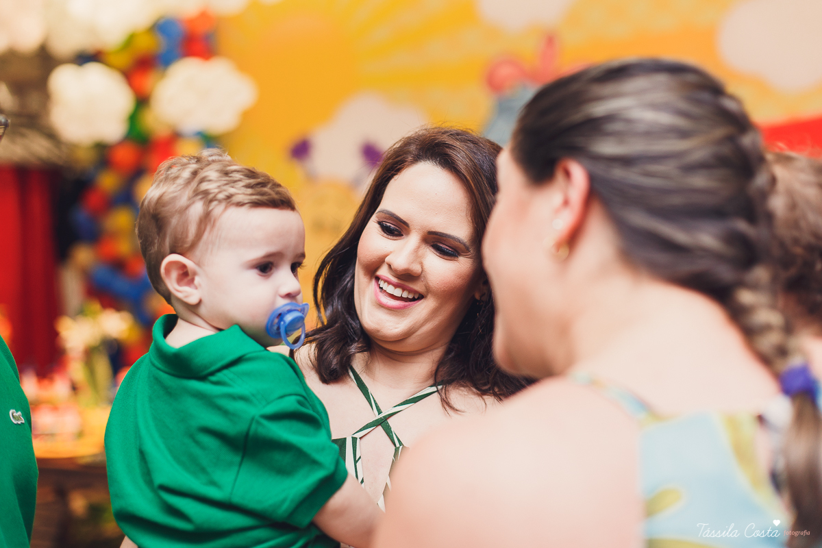 fotografia de festa infantil. no Cerimonial O Mais Legal, em Vitória, Bairro de Fátima, festa de menino, decoração da Galinha Pintadinha, do Cerimonial O Mais Legal, fotos lindas de aniversário infantil em Vitória ES, o que vestir no aniversário do filho