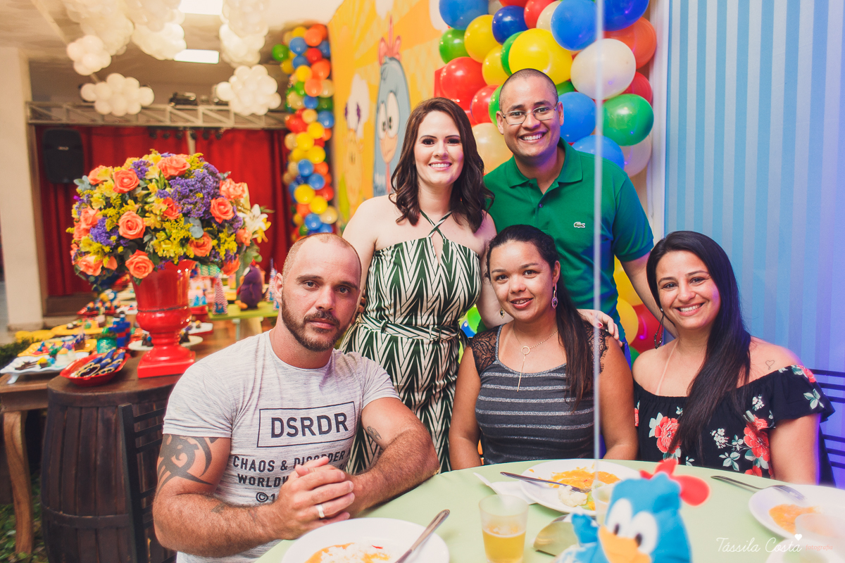 fotografia de festa infantil. no Cerimonial O Mais Legal, em Vitória, Bairro de Fátima, festa de menino, decoração da Galinha Pintadinha, do Cerimonial O Mais Legal, fotos lindas de aniversário infantil em Vitória ES, o que vestir no aniversário do filho