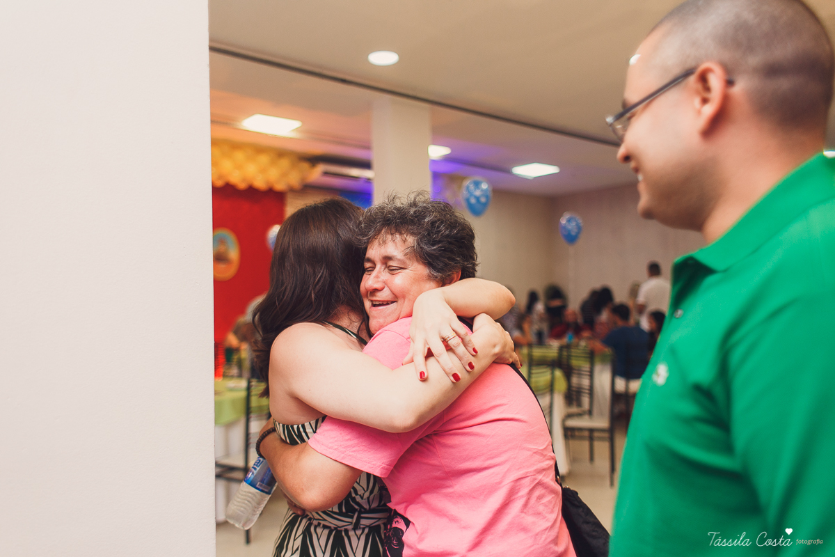 fotografia de festa infantil. no Cerimonial O Mais Legal, em Vitória, Bairro de Fátima, festa de menino, decoração da Galinha Pintadinha, do Cerimonial O Mais Legal, fotos lindas de aniversário infantil em Vitória ES, o que vestir no aniversário do filho