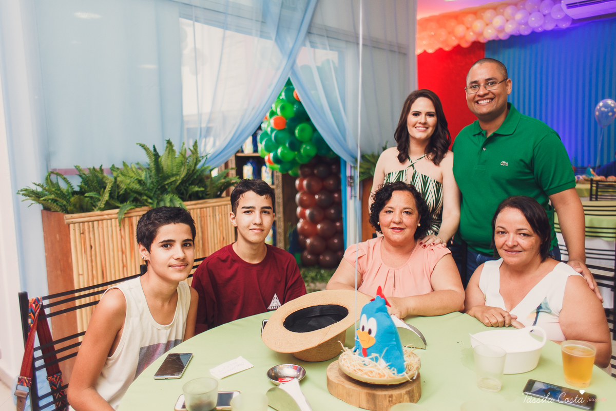fotografia de festa infantil. no Cerimonial O Mais Legal, em Vitória, Bairro de Fátima, festa de menino, decoração da Galinha Pintadinha, do Cerimonial O Mais Legal, fotos lindas de aniversário infantil em Vitória ES, o que vestir no aniversário do filho