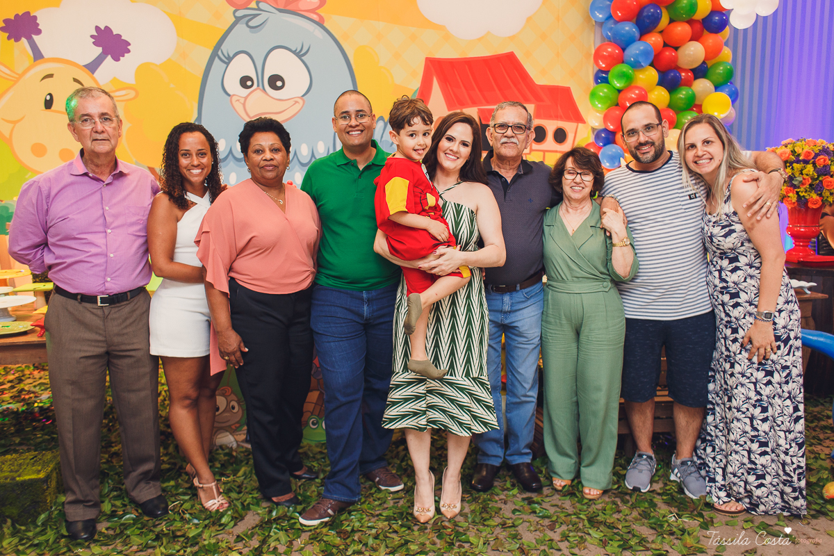 fotografia de festa infantil. no Cerimonial O Mais Legal, em Vitória, Bairro de Fátima, festa de menino, decoração da Galinha Pintadinha, do Cerimonial O Mais Legal, fotos lindas de aniversário infantil em Vitória ES, o que vestir no aniversário do filho