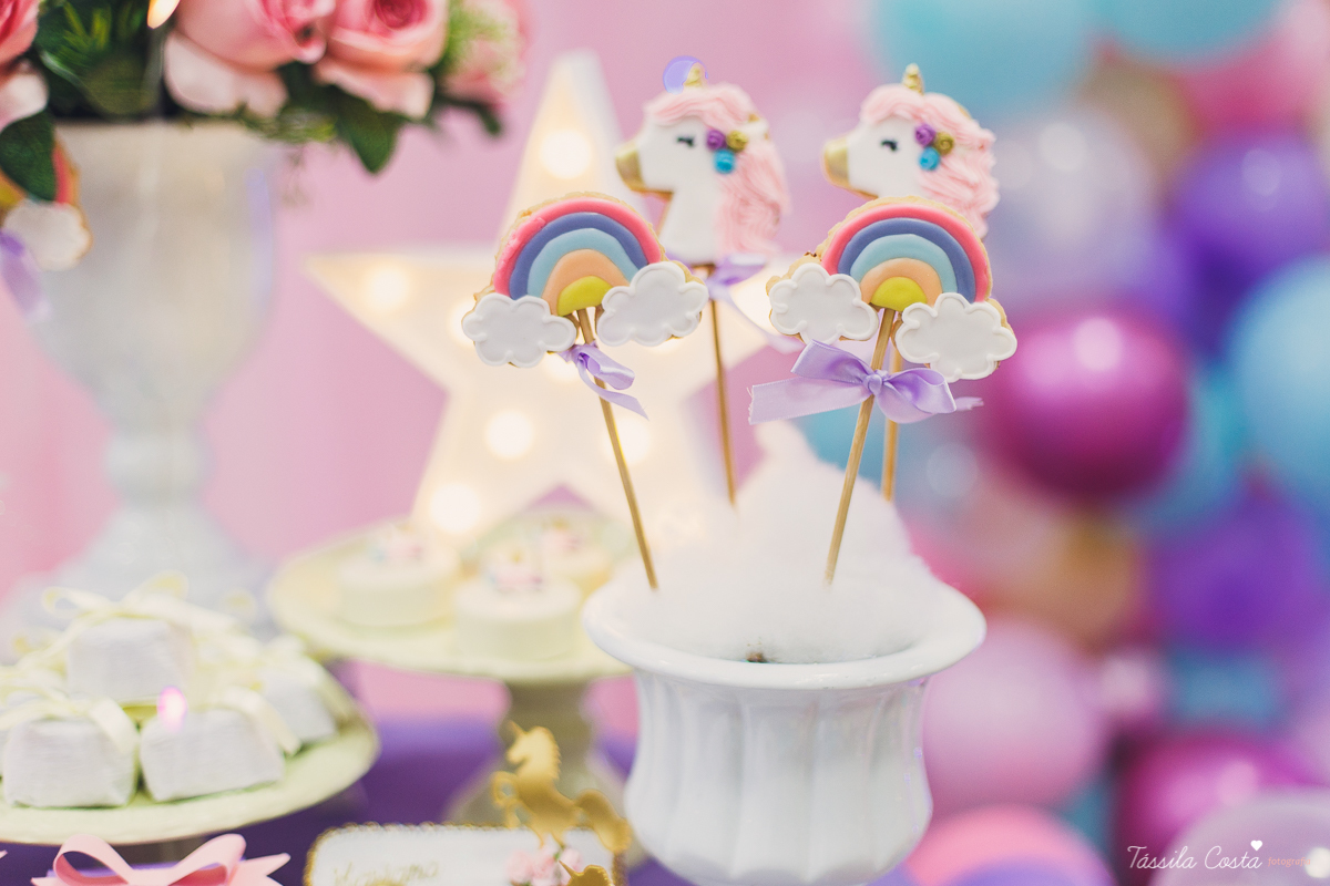 festa linda de menina, ideia para decoração no tema unicórnio, tema legal para aniversário de 5 anos de menina, mariana 5 anos, cerimonial top em vitória, lollypop, fotografia de festa de menina, decoração rosa para festa de menina, tássila costa foto