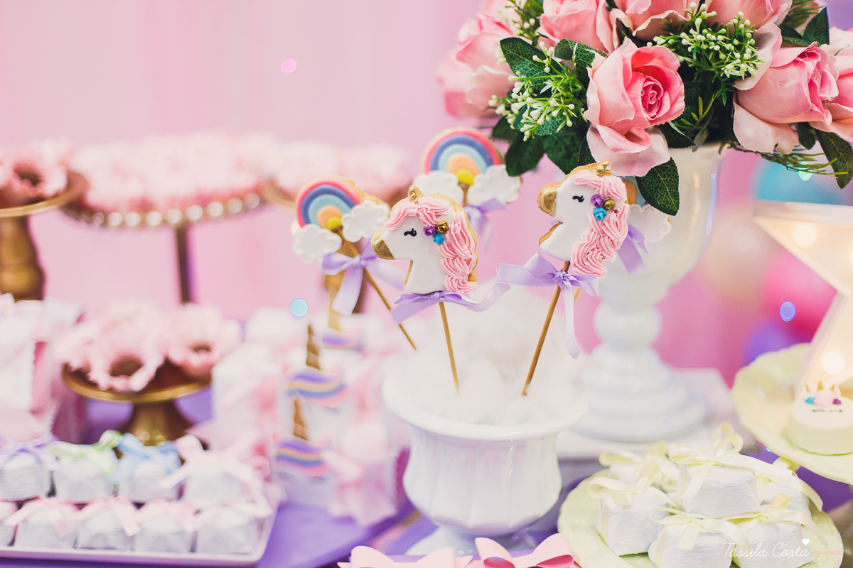 festa linda de menina, ideia para decoração no tema unicórnio, tema legal para aniversário de 5 anos de menina, mariana 5 anos, cerimonial top em vitória, lollypop, fotografia de festa de menina, decoração rosa para festa de menina, tássila costa foto