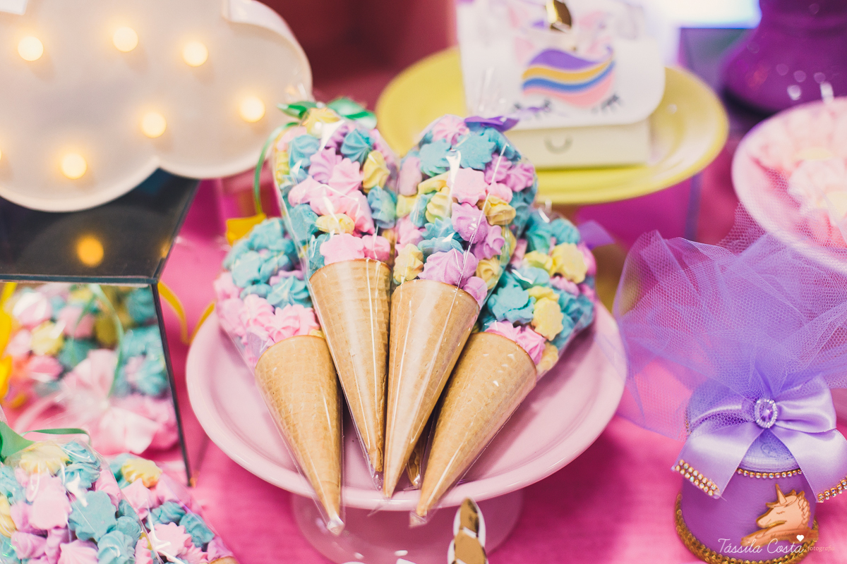 festa linda de menina, ideia para decoração no tema unicórnio, tema legal para aniversário de 5 anos de menina, mariana 5 anos, cerimonial top em vitória, lollypop, fotografia de festa de menina, decoração rosa para festa de menina, tássila costa foto