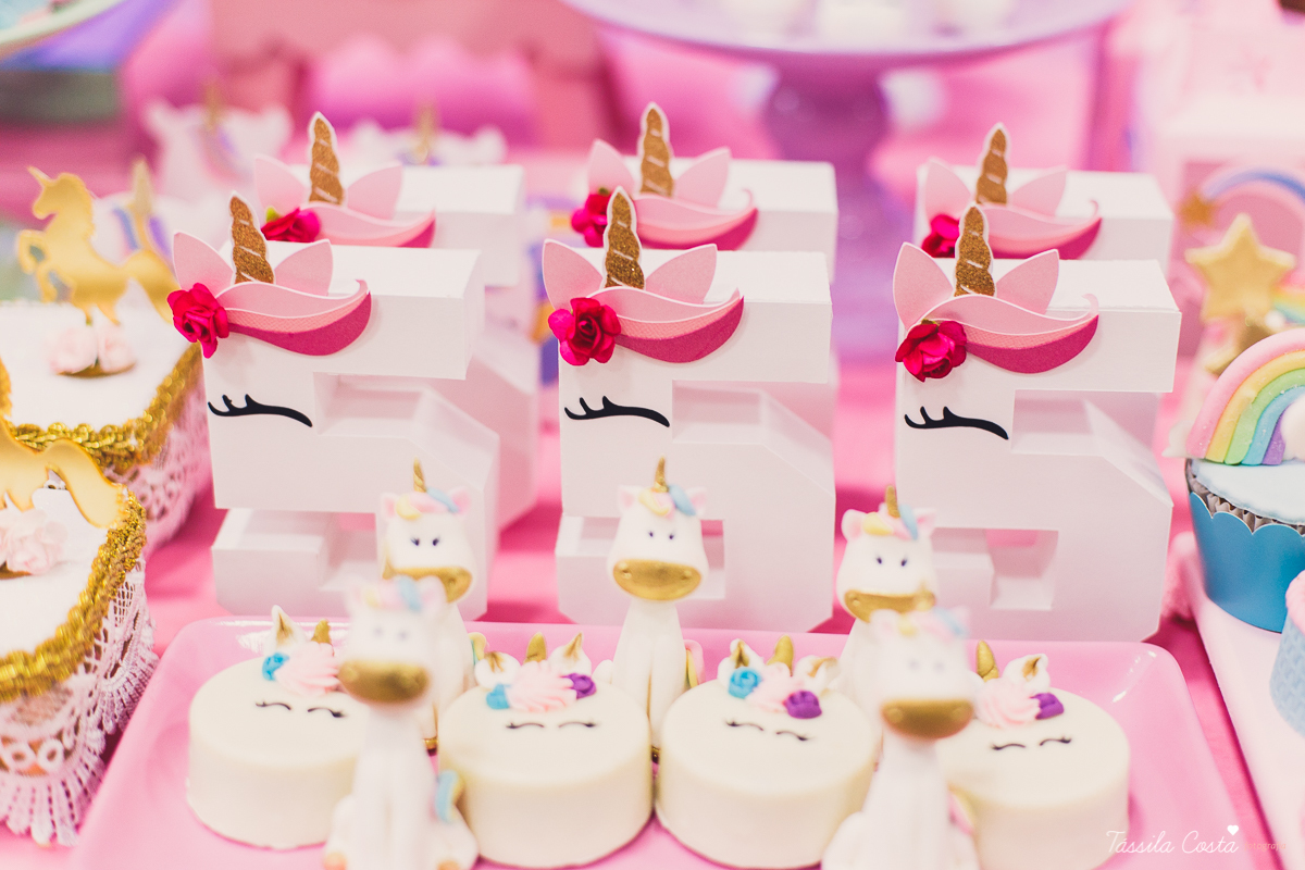 festa linda de menina, ideia para decoração no tema unicórnio, tema legal para aniversário de 5 anos de menina, mariana 5 anos, cerimonial top em vitória, lollypop, fotografia de festa de menina, decoração rosa para festa de menina, tássila costa foto
