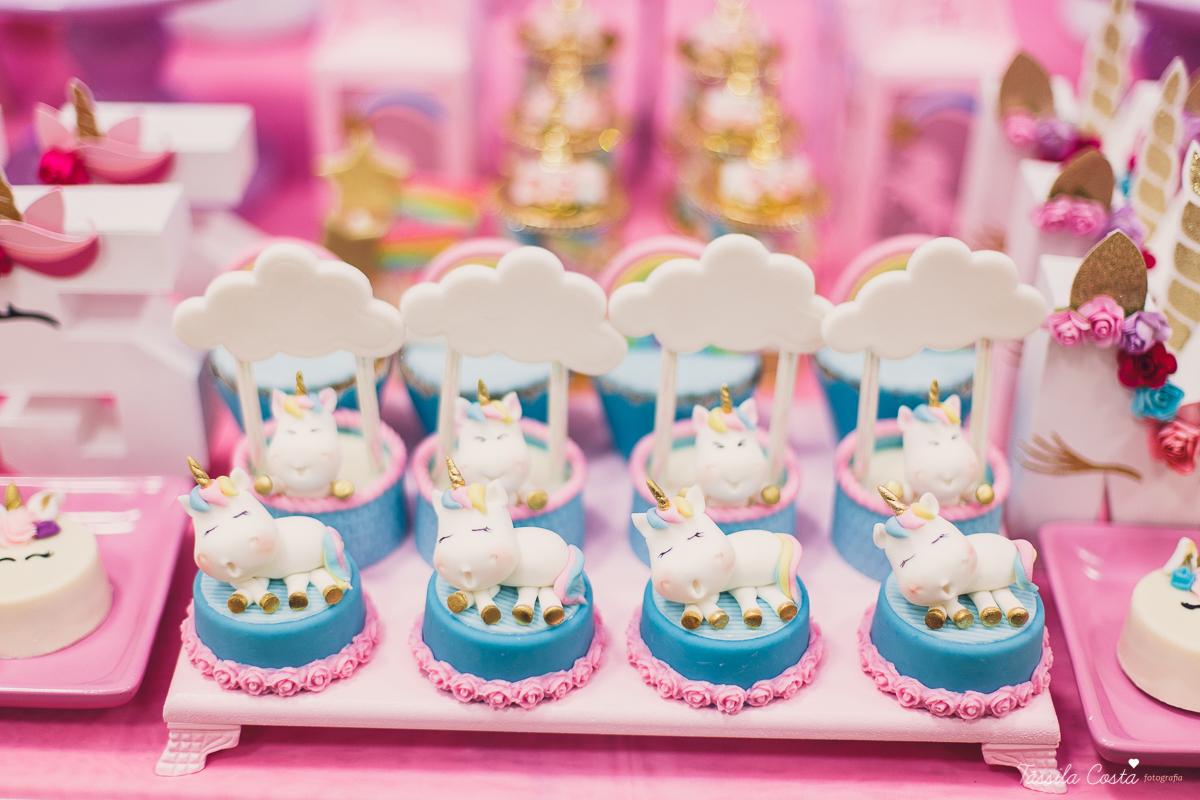 festa linda de menina, ideia para decoração no tema unicórnio, tema legal para aniversário de 5 anos de menina, mariana 5 anos, cerimonial top em vitória, lollypop, fotografia de festa de menina, decoração rosa para festa de menina, tássila costa foto