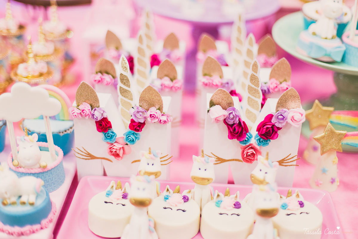 festa linda de menina, ideia para decoração no tema unicórnio, tema legal para aniversário de 5 anos de menina, mariana 5 anos, cerimonial top em vitória, lollypop, fotografia de festa de menina, decoração rosa para festa de menina, tássila costa foto