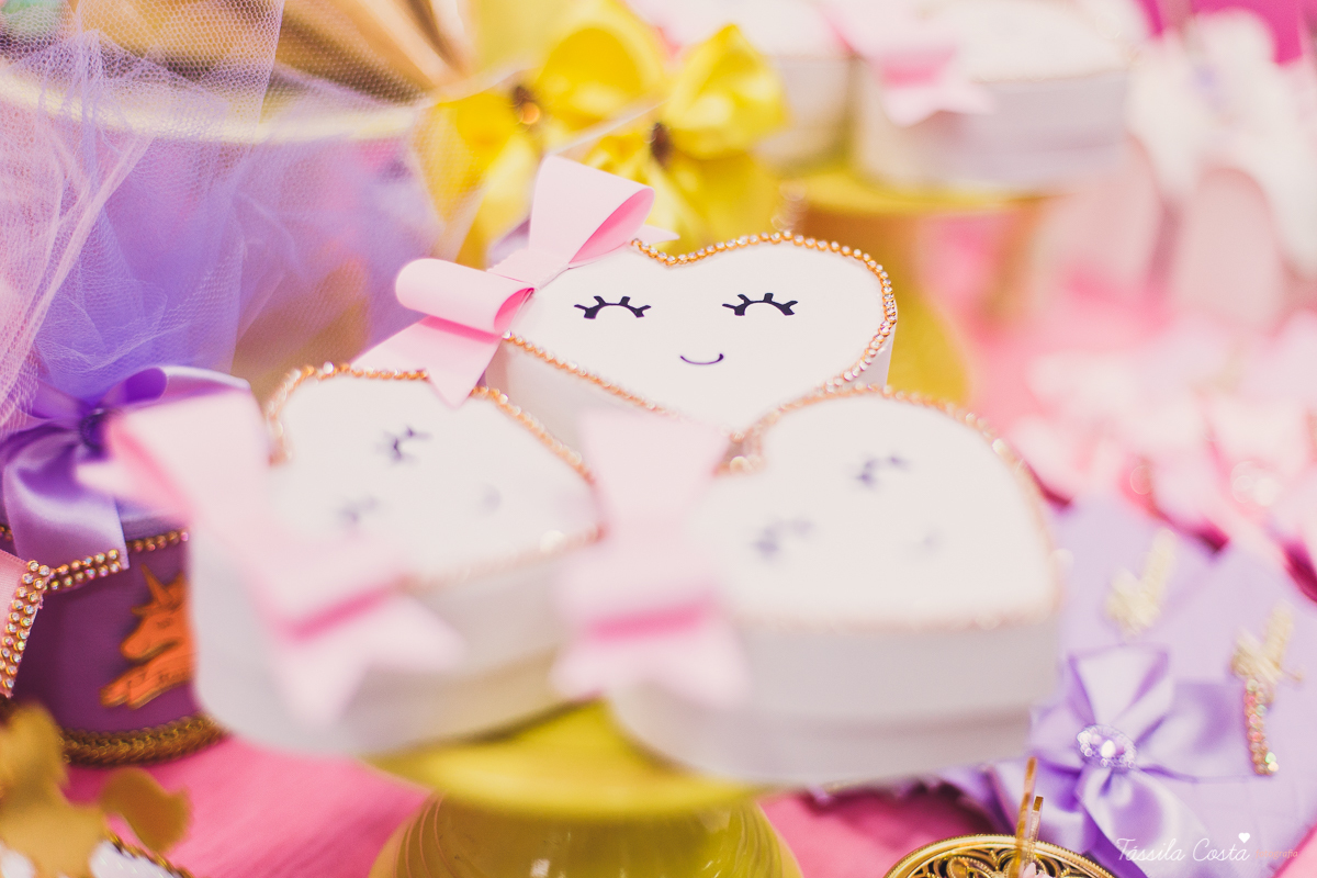 festa linda de menina, ideia para decoração no tema unicórnio, tema legal para aniversário de 5 anos de menina, mariana 5 anos, cerimonial top em vitória, lollypop, fotografia de festa de menina, decoração rosa para festa de menina, tássila costa foto